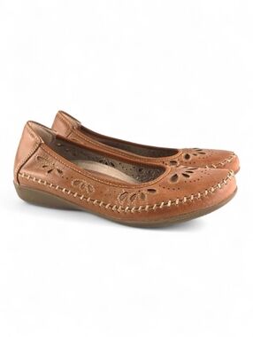 Earth Alder Azza Women's Tan Perforated Leather Flat Slip On Shoes Size 7.5M